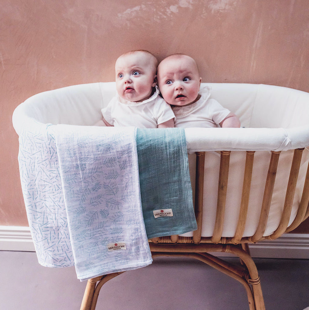 Muslin cloth gift set in green with twin babies